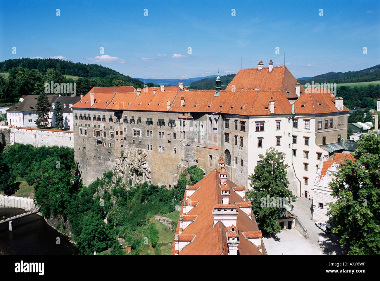 Vista del castello di Cesky Krumlov, Sito Patrimonio Mondiale dell'UNESCO, Repubblica Ceca, Europa Foto Stock