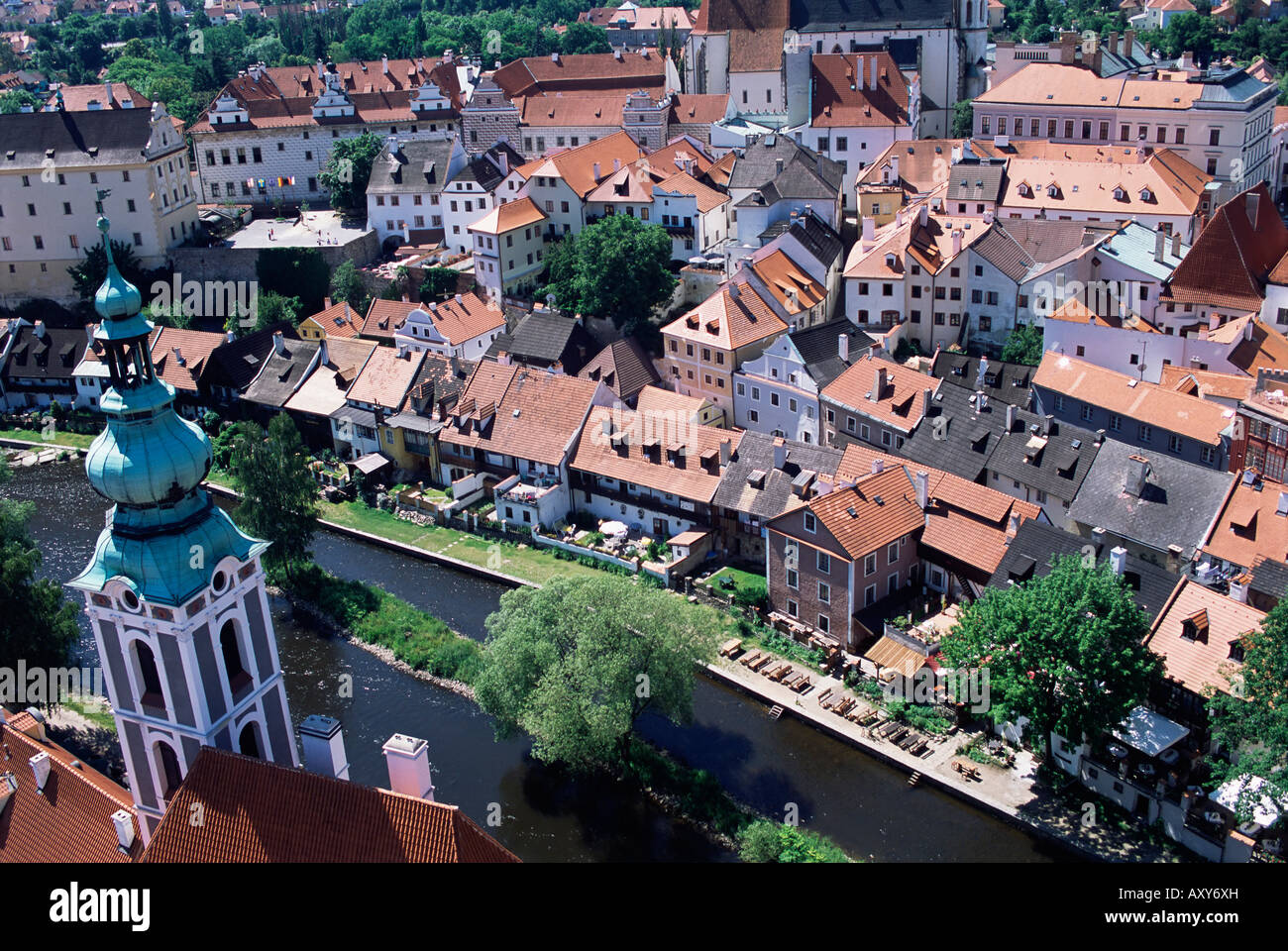 Vista dal castello di Cesky Krumlov, Sito Patrimonio Mondiale dell'UNESCO, Repubblica Ceca, Europa Foto Stock