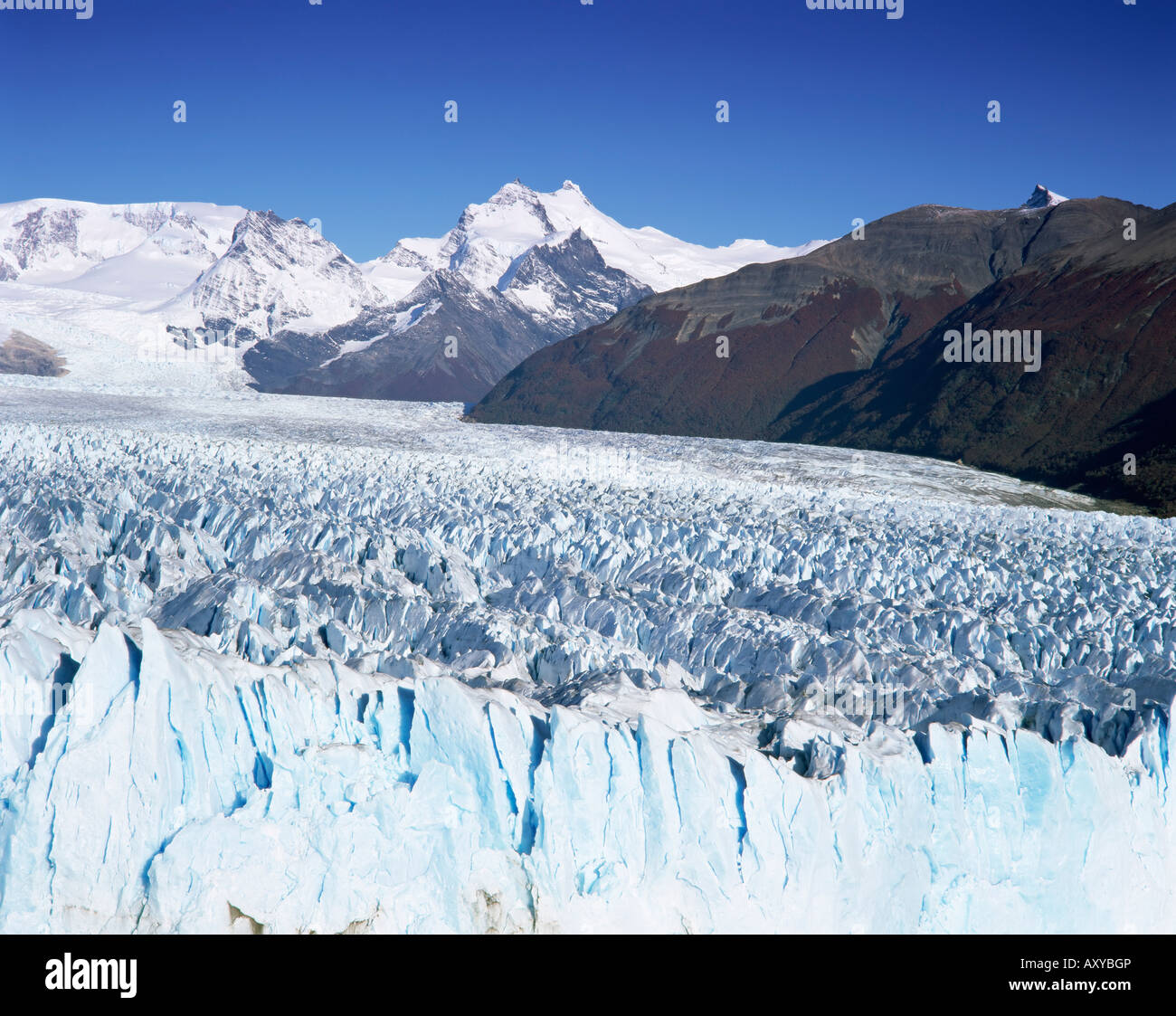 Ghiacciaio Perito Moreno e montagne delle Ande, Parque Nacional Los Glaciares, Sito Patrimonio Mondiale dell'UNESCO, El Calafate, Argentina Foto Stock
