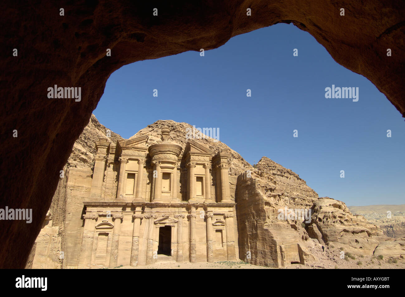 Il monastero (Al Deir) (Ed Deir), Petra, Sito Patrimonio Mondiale dell'UNESCO, Giordania, Medio Oriente Foto Stock