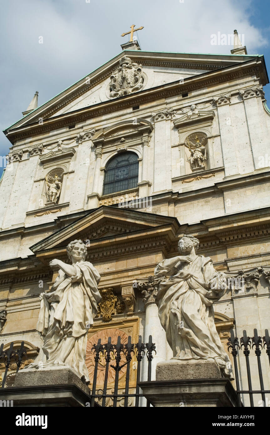 San Pietro e la chiesa di San Paolo, famoso per le sue statue degli Apostoli, Grodzka Street, Cracovia in Polonia Foto Stock