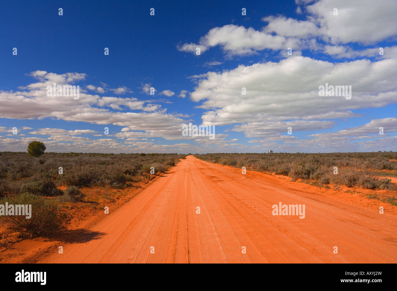 Outback road, Menindee, Nuovo Galles del Sud, Australia Pacific Foto Stock
