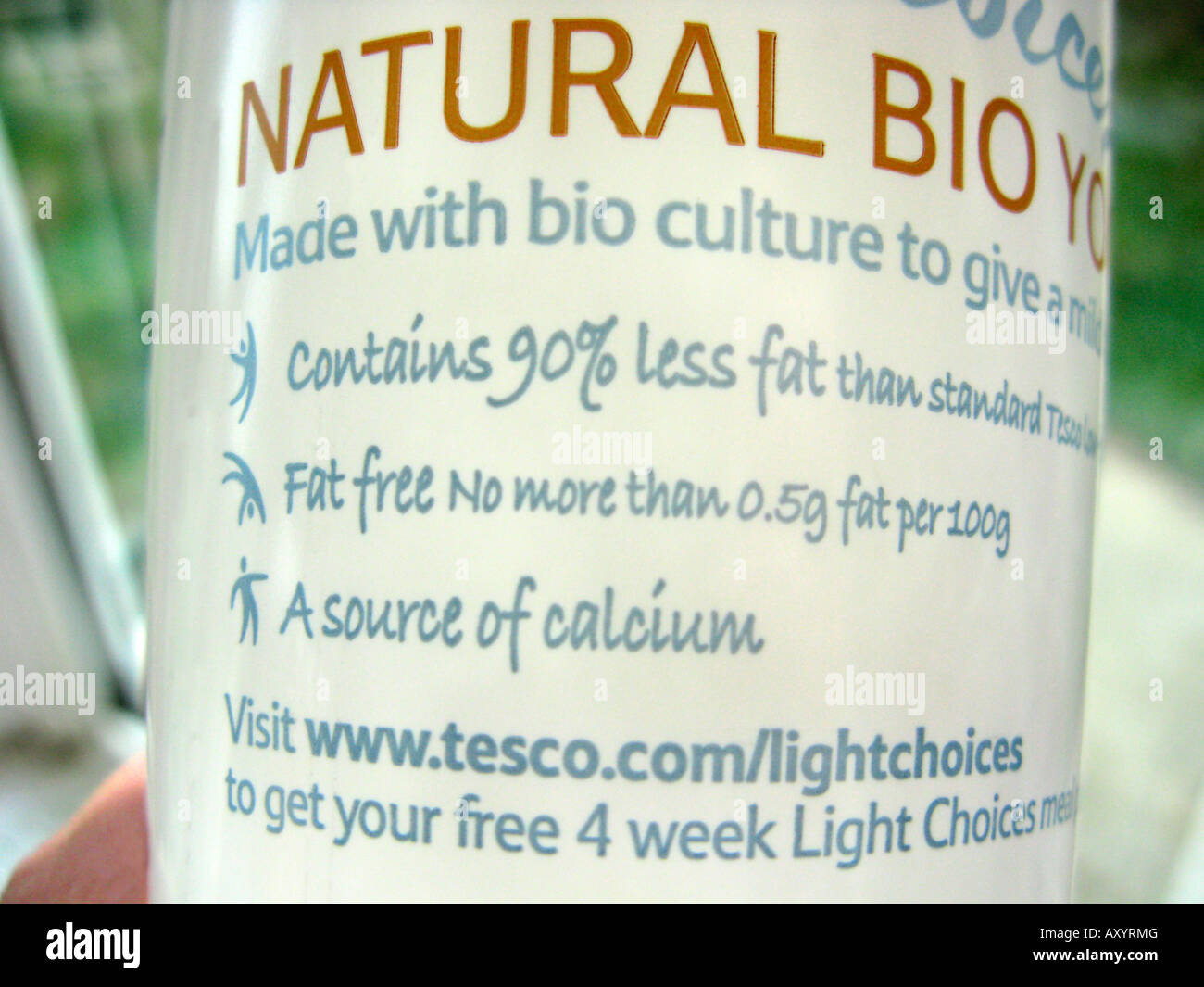 Natural bio yogurt fatto con bio di coltura contenente 90 meno grassi una fonte di calcio Foto Stock