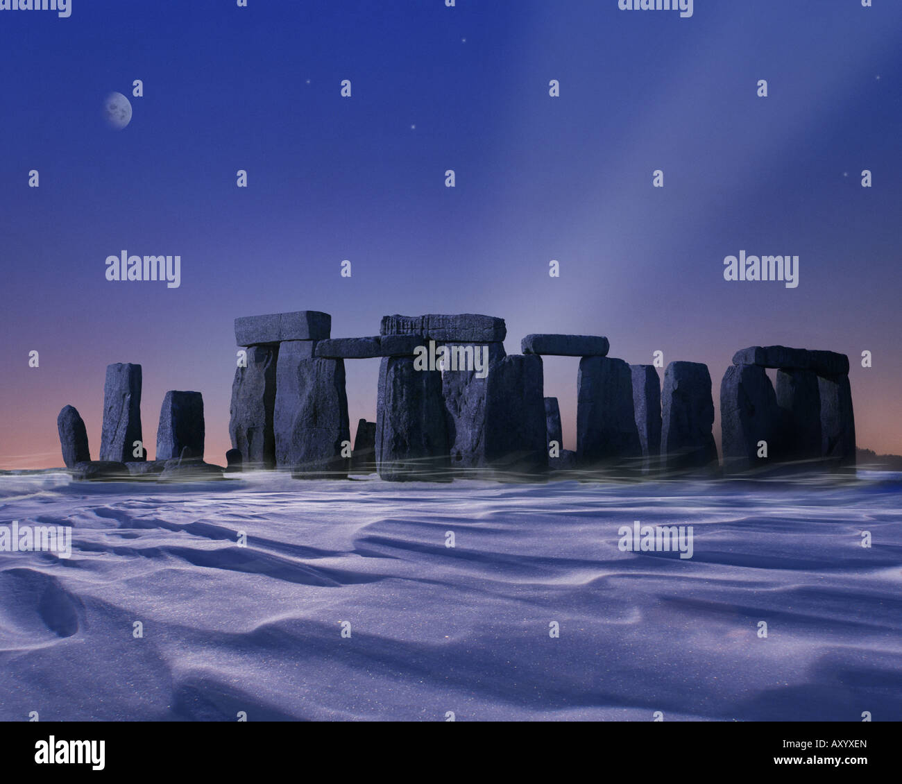 GB - WILTSHIRE: Natale in standing Pietre di Stonehenge Foto Stock