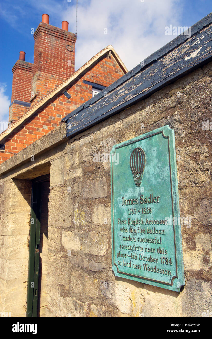 Una lapide commemorativa a James Sadler 1753-1828, il primo aeronaut inglese Foto Stock