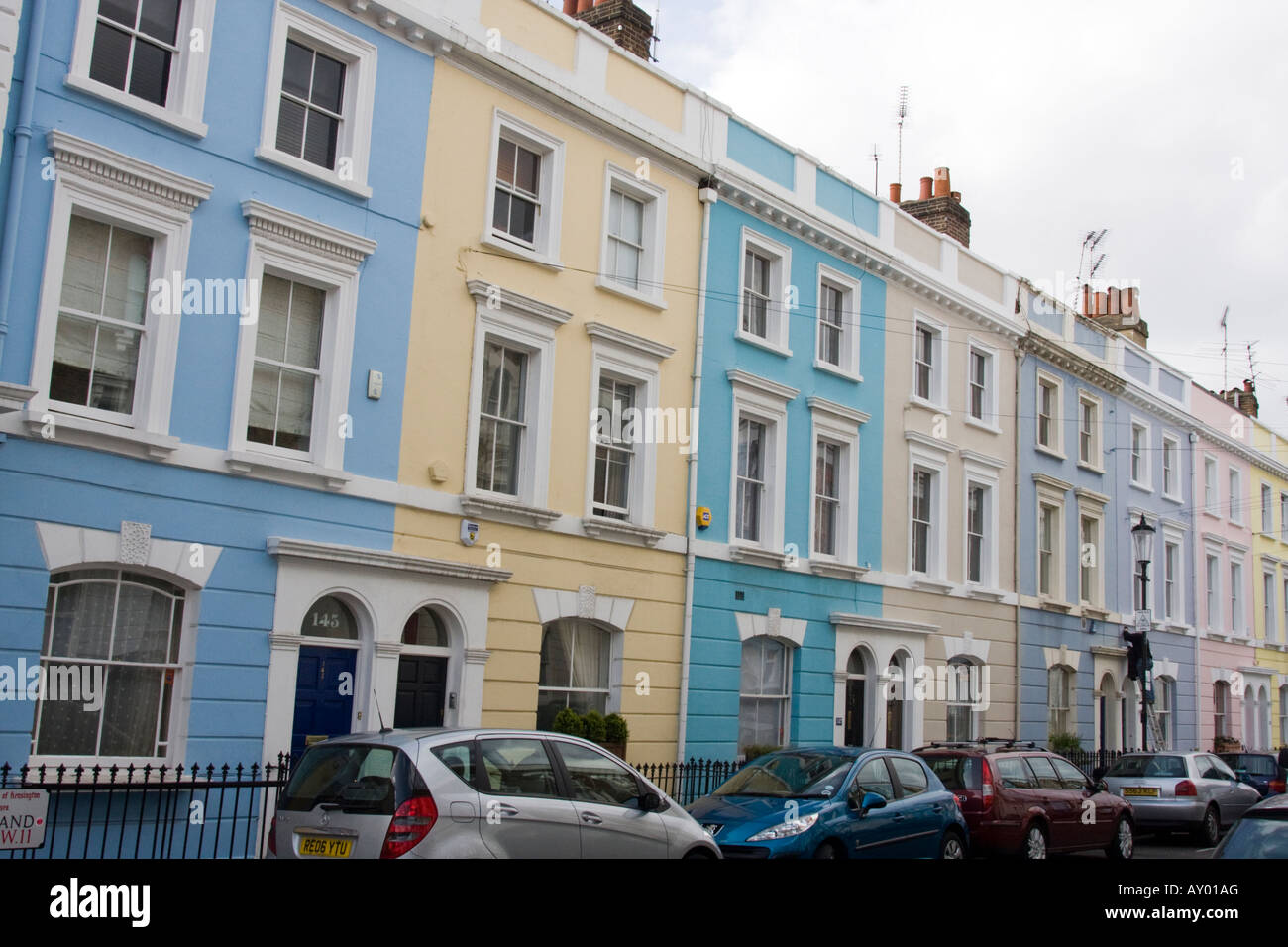 Colorate case a schiera in Portland Road Kensington e Chelsea London W11 Foto Stock