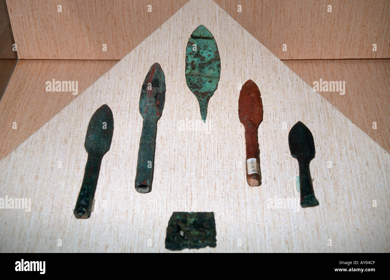 Abu Dhabi Emirati Arabi Uniti Al Ain museo armi in bronzo Hili tomba del Nord 1800 BC Foto Stock