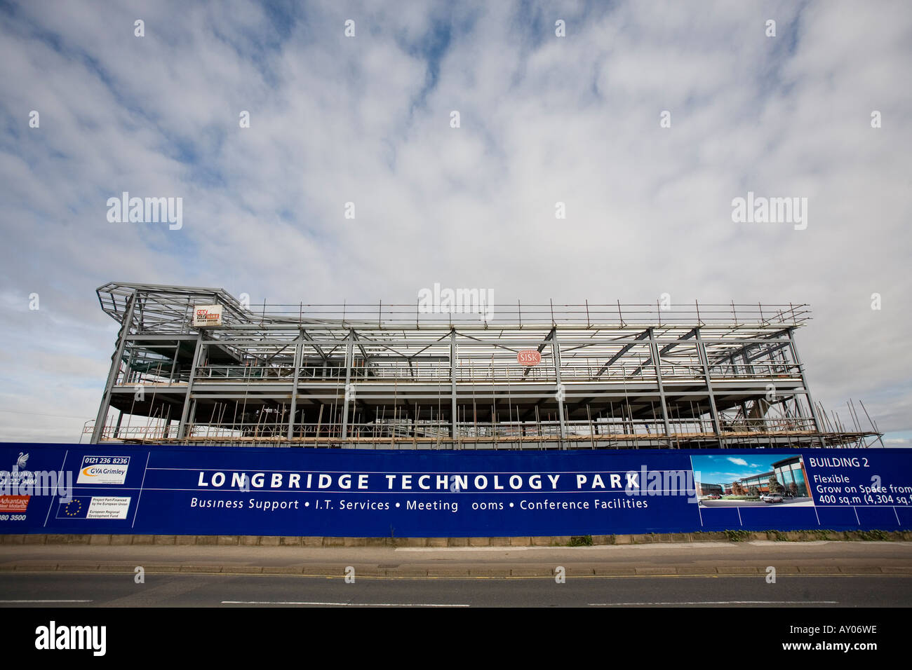 I lavori per la nuova tecnologia di Longbridge PArk South Birmingham sul sito dell'ex MG Rover fabbrica di automobili Foto Stock