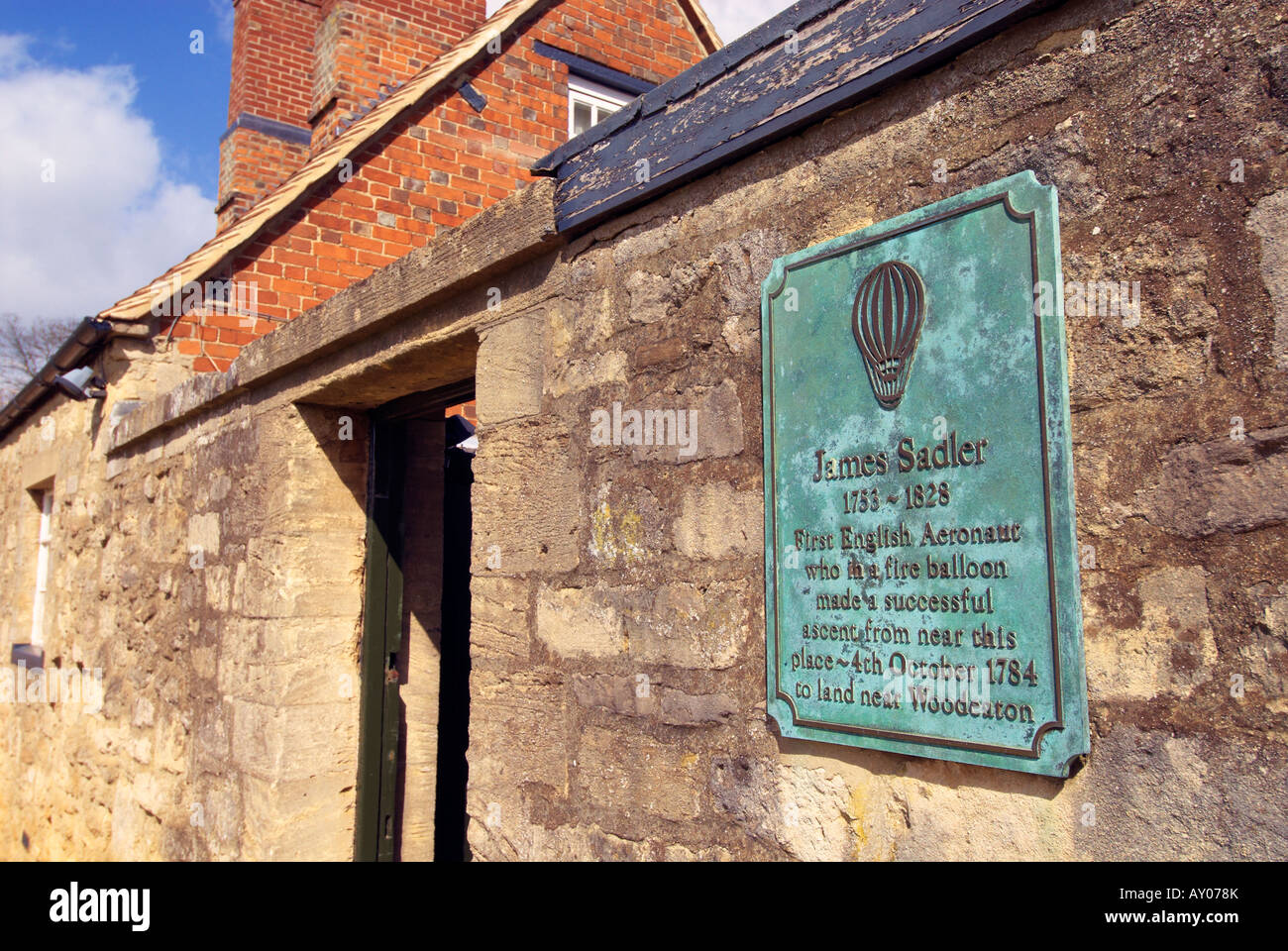 Una lapide commemorativa a James Sadler 1753-1828, il primo aeronaut inglese Foto Stock
