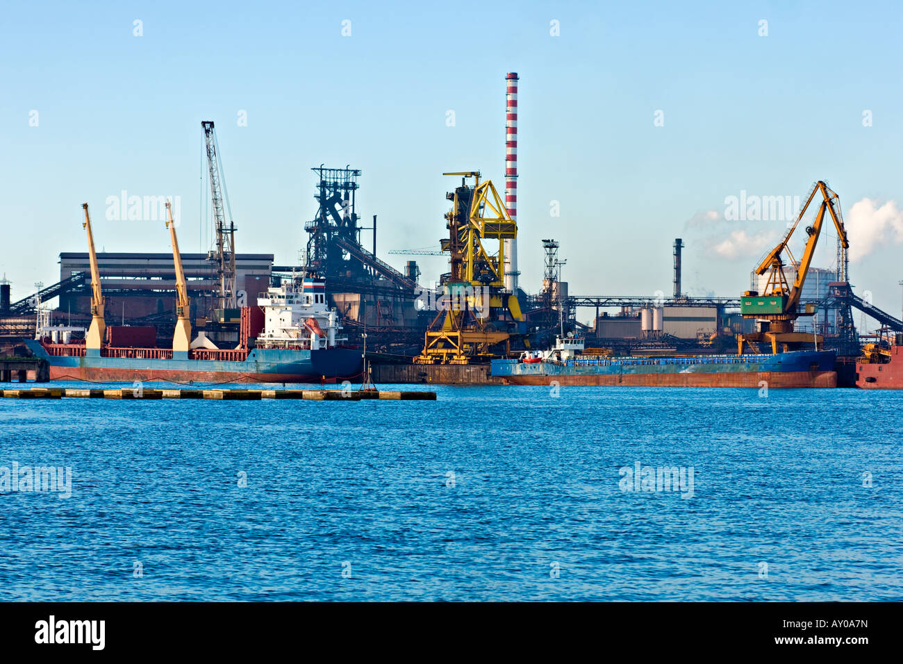 Gru nel porto di Piombino Toscana Italia Foto Stock