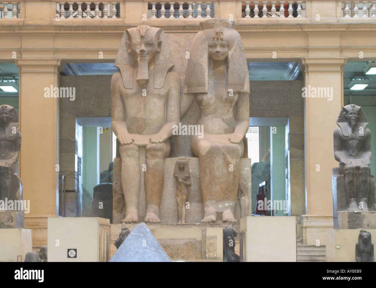Amenhotep III e della regina Tiye statua al Museo del Cairo Foto Stock