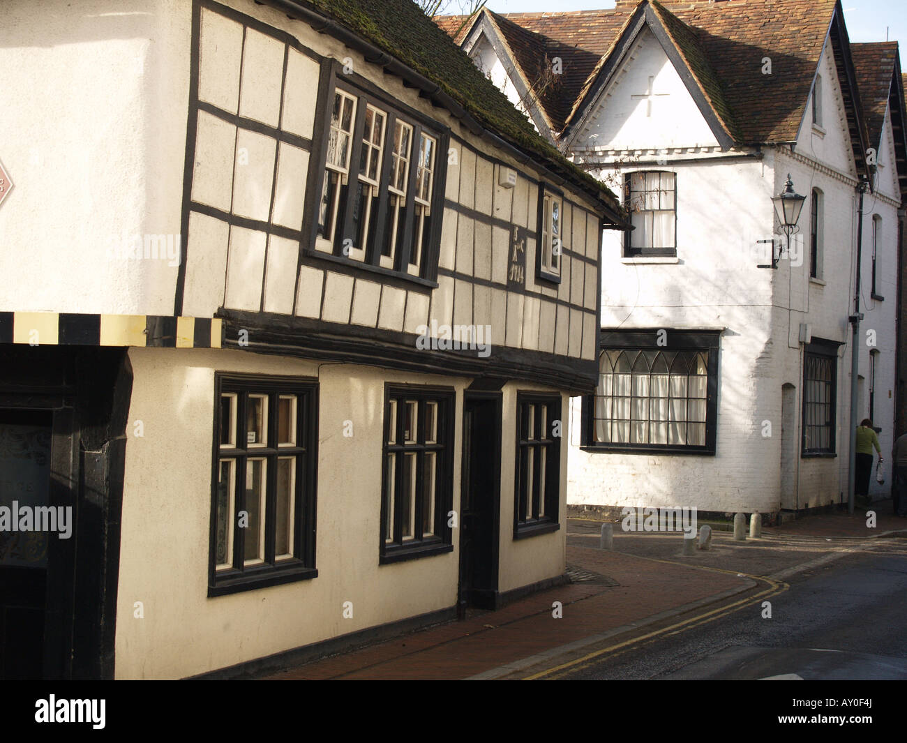 Case medievali di windows la sporgenza di strada tranquilla aylesford kent Foto Stock
