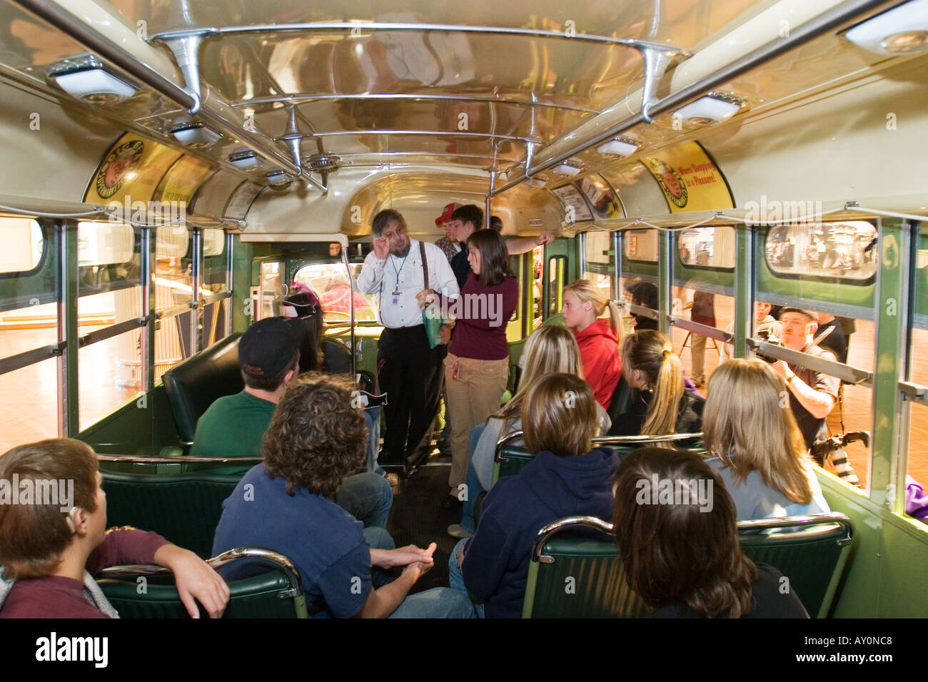 Visita degli Studenti Rosa Parks Bus in museo sul giorno dopo la sua morte Foto Stock