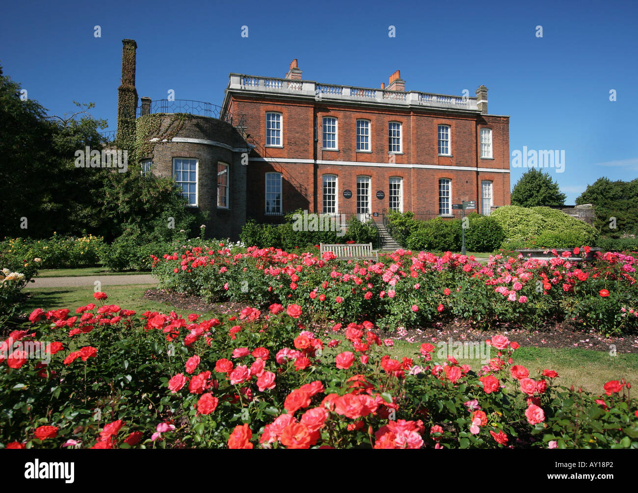 Il Ranger's House a Greenwich Londra dal giardino delle rose Foto Stock
