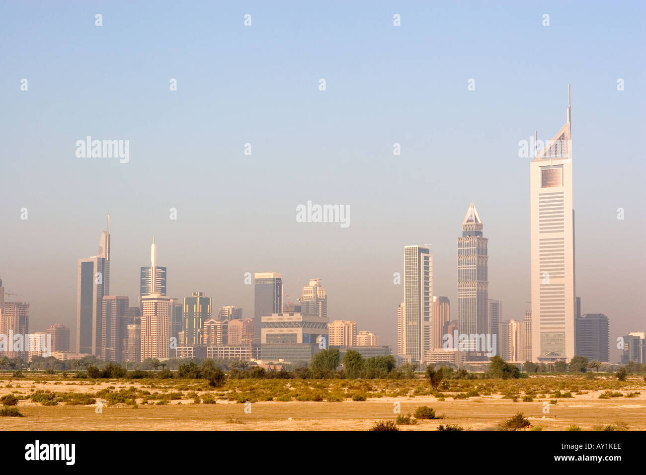 Grattacieli lungo la Sheikh Zayed road Dubai Emirati Arabi Uniti Foto Stock