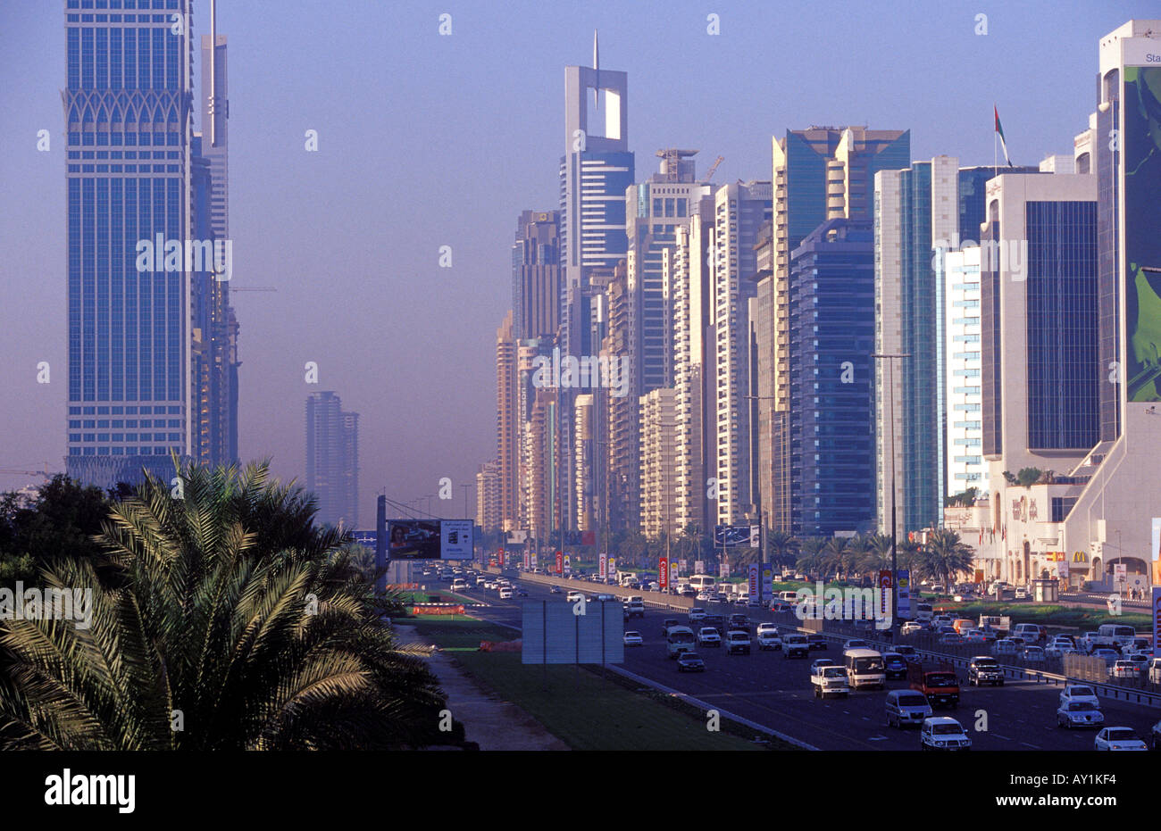 Grattacieli lungo la Sheikh Zayed road Dubai Emirati Arabi Uniti Foto Stock