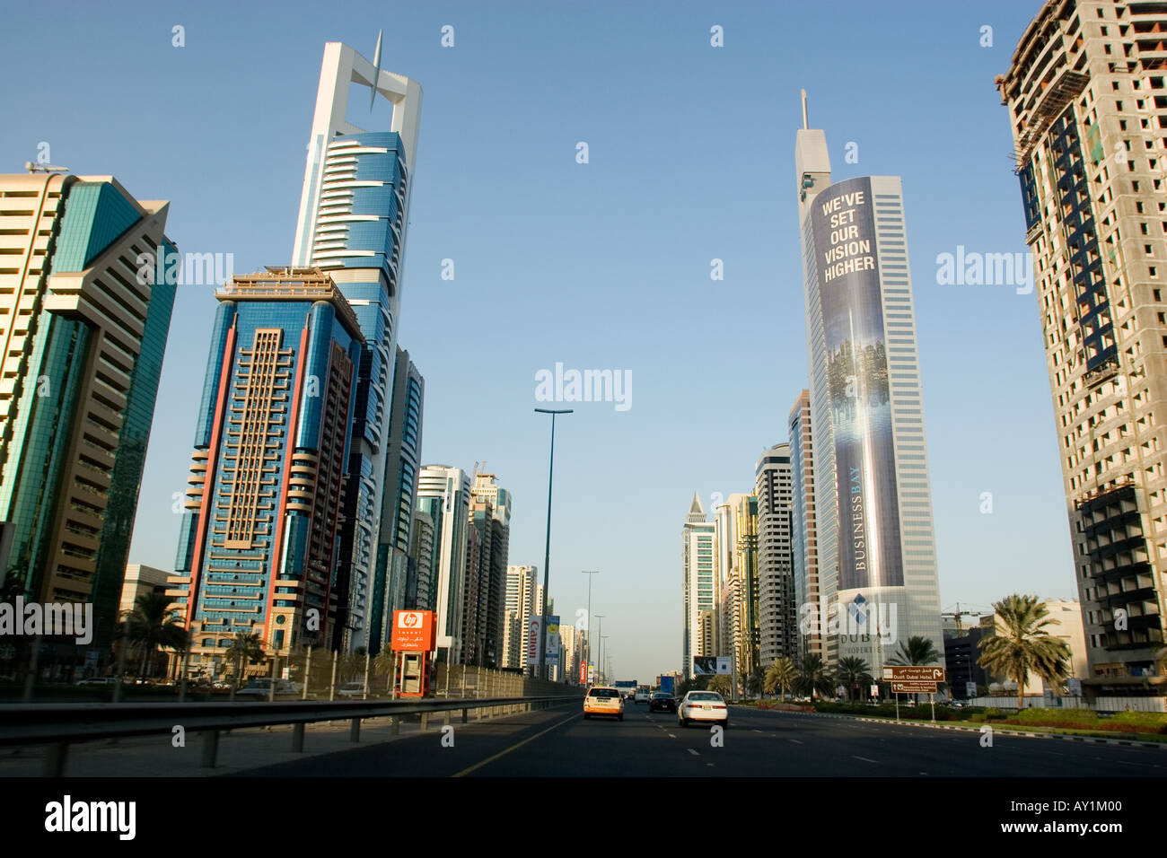 Grattacieli lungo la Sheikh Zayed road Dubai Emirati Arabi Uniti Foto Stock