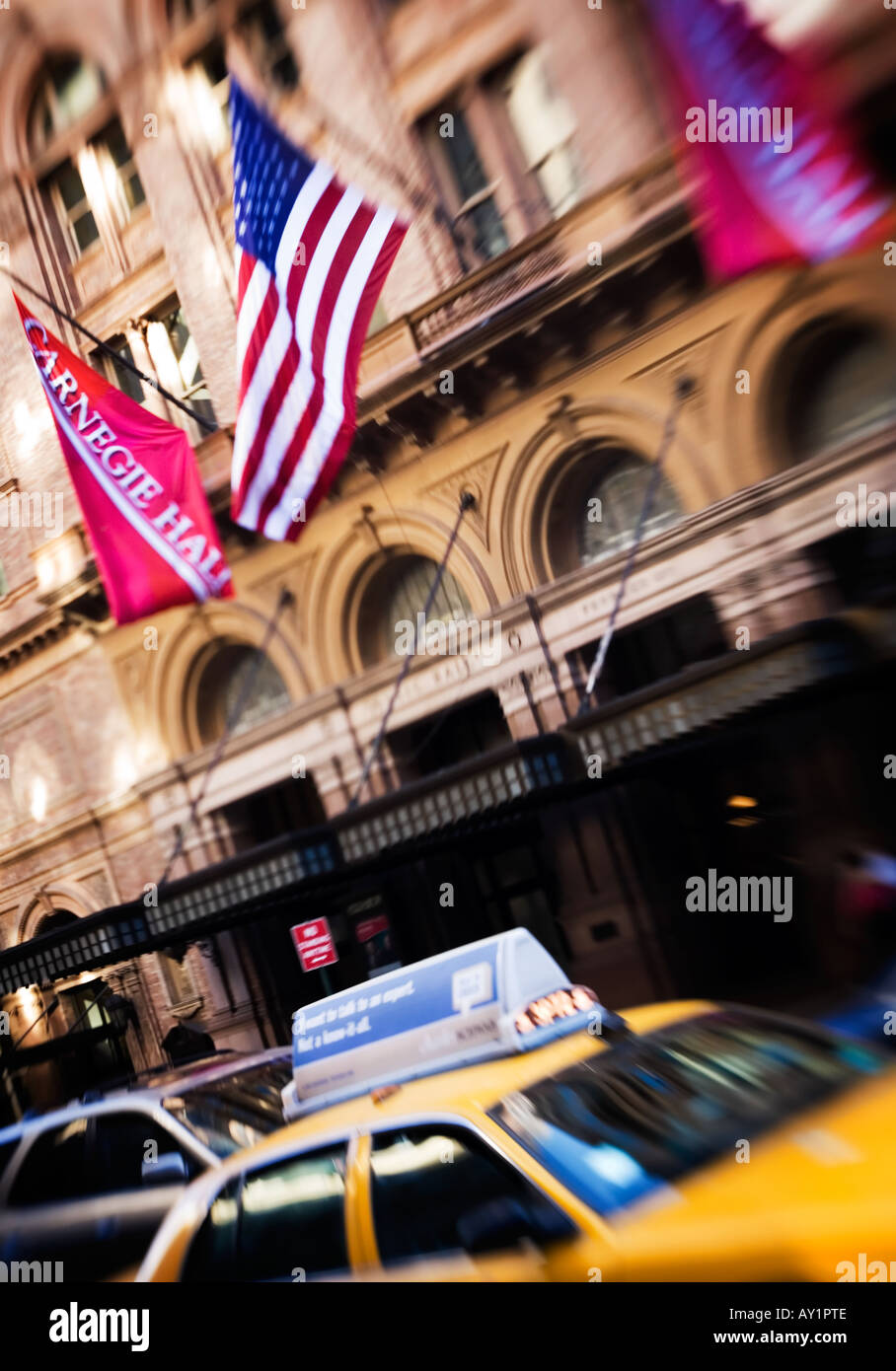 Di fronte al famoso Carnegie Hall, West 57th Street, Manhattan, New York Foto Stock