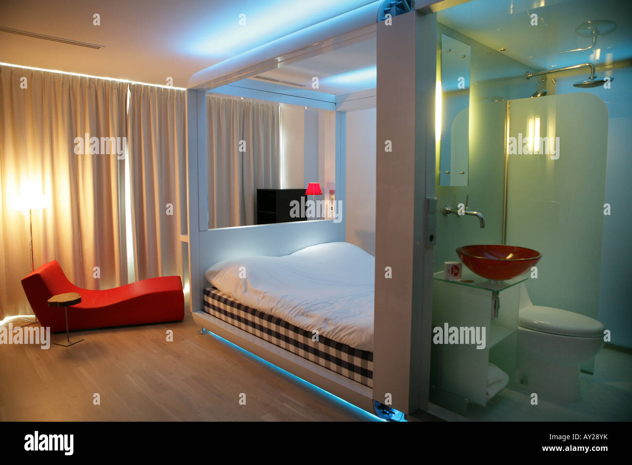 NLD Paesi Bassi Amsterdam Qubic Design Hotel room Foto Stock