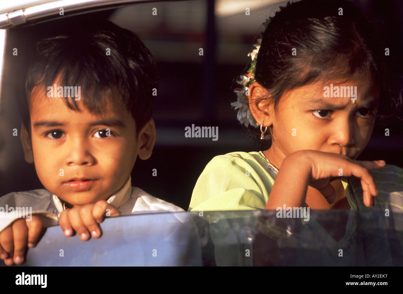Bambini indiani in un auto, Tirupati, India Foto Stock