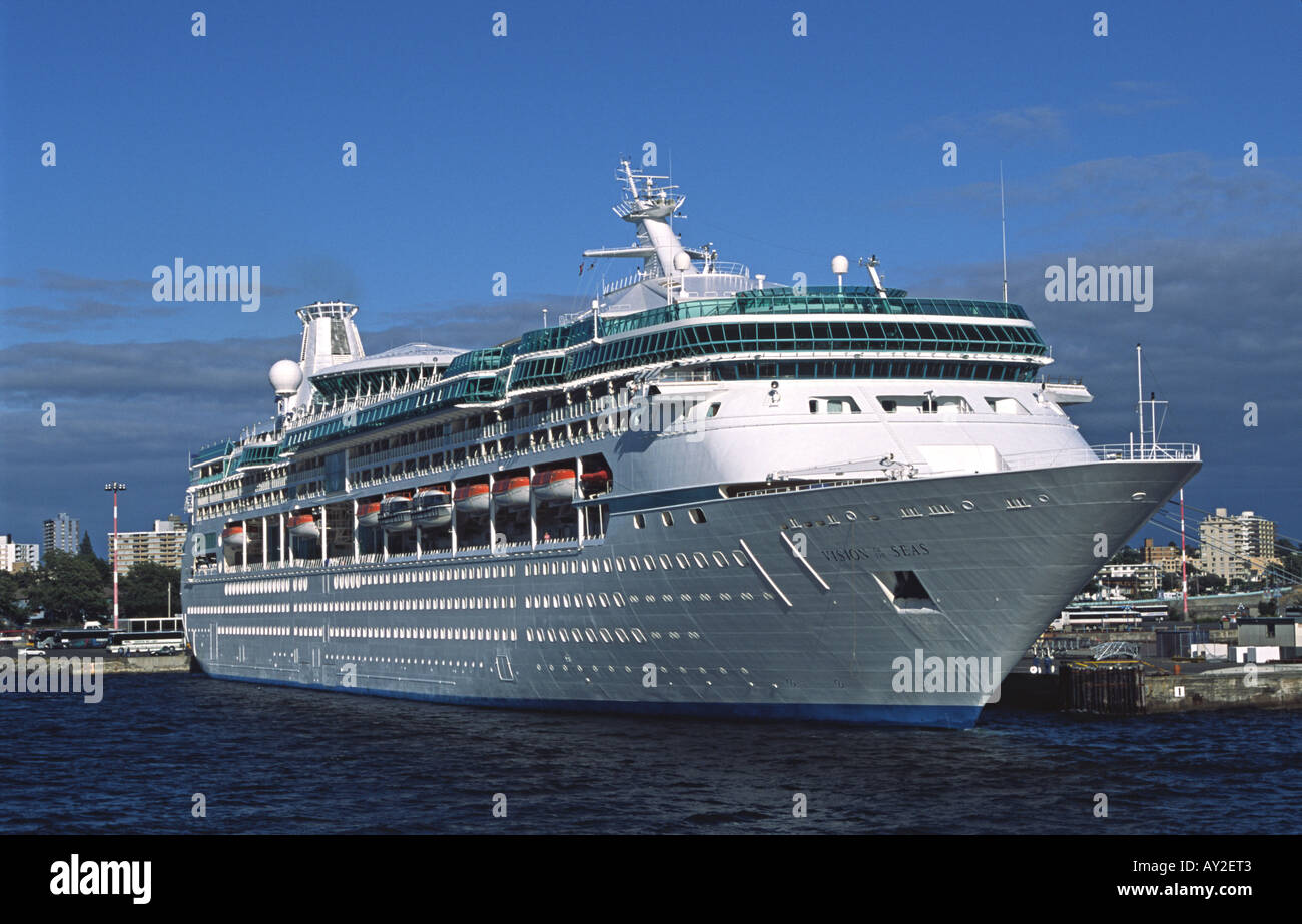 Il Royal Caribbean Cruise Ship visione del mare a Victoria, British Columbia, Canada. Foto Stock
