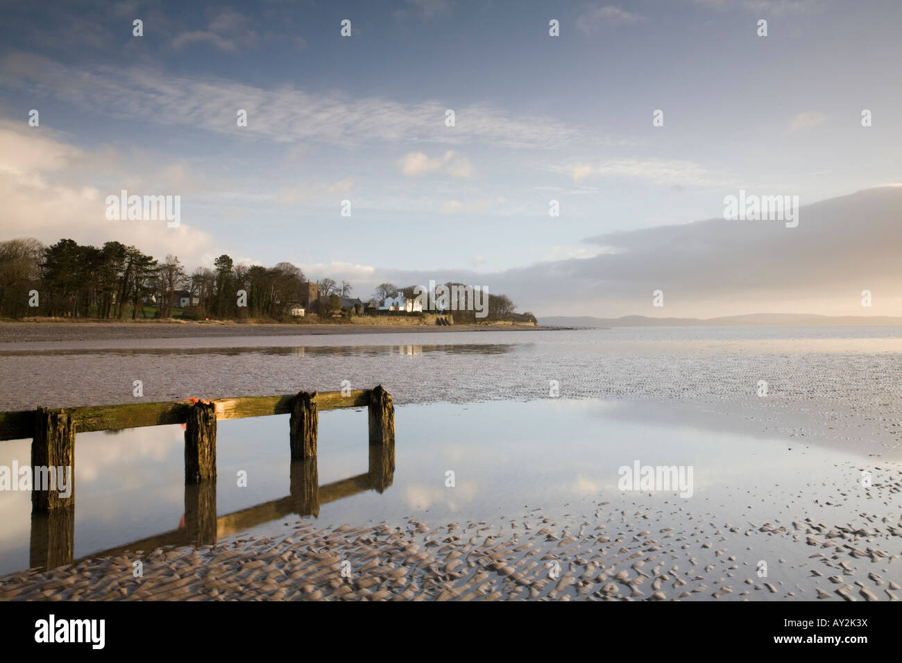 La mattina presto a Aldingham sulla penisola di Furness affacciato sulla baia di Morecambe Foto Stock