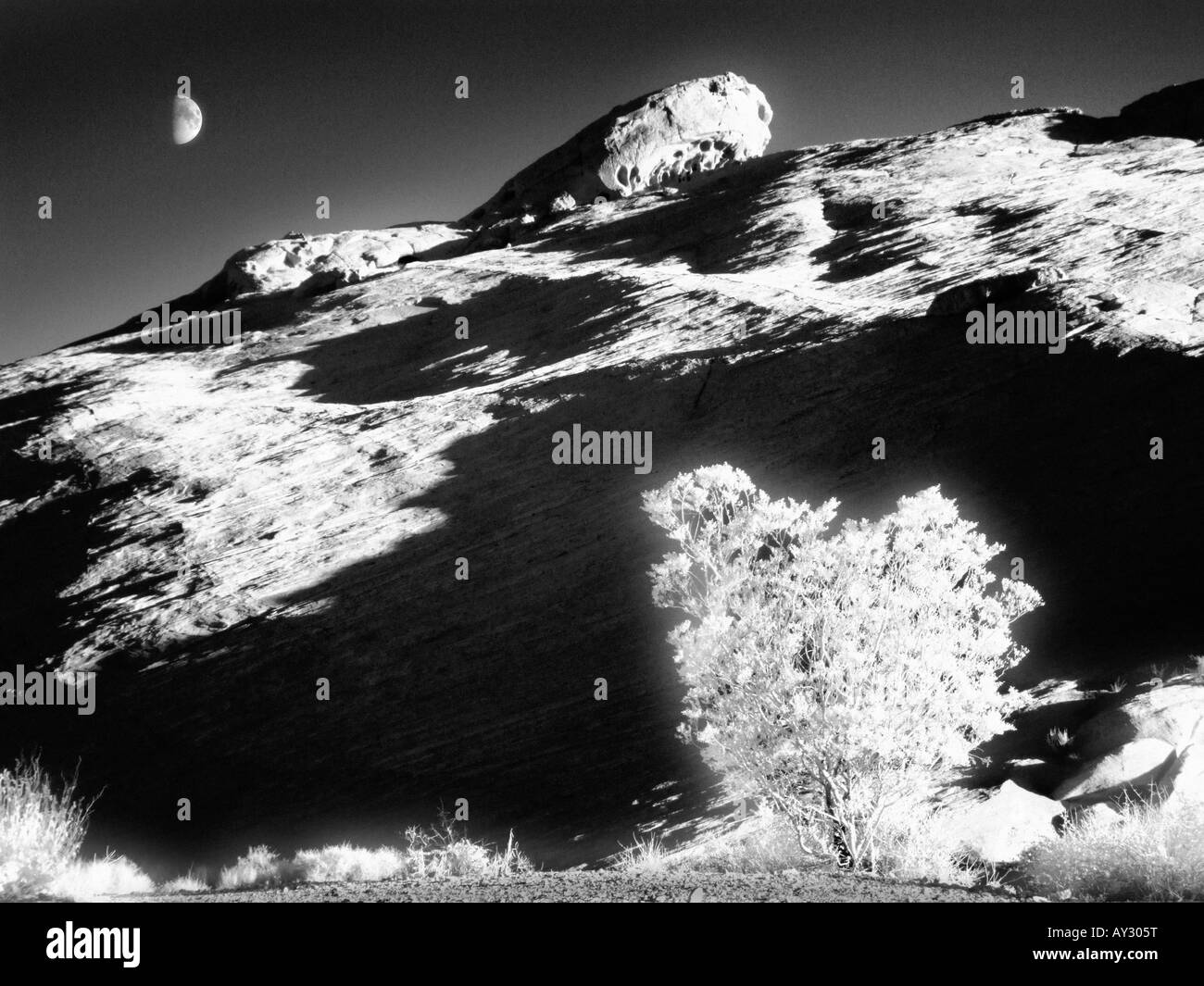 La Valle del Fuoco parco dello stato del Nevada fotografata a raggi infrarossi Foto Stock