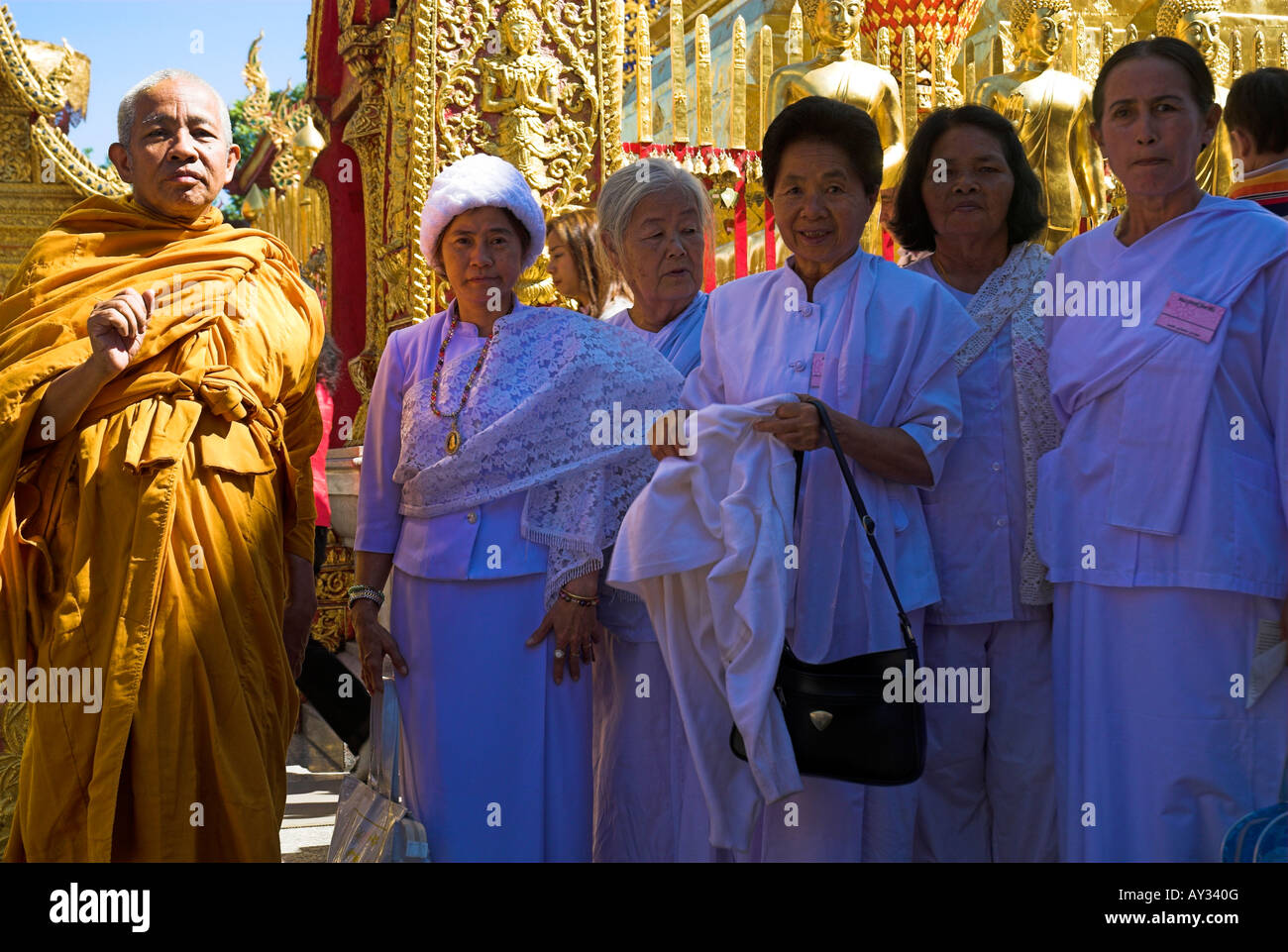 Monaco buddista e monache di Wat Phra That Doi Suthep, Chiang Mai, Thailandia Foto Stock