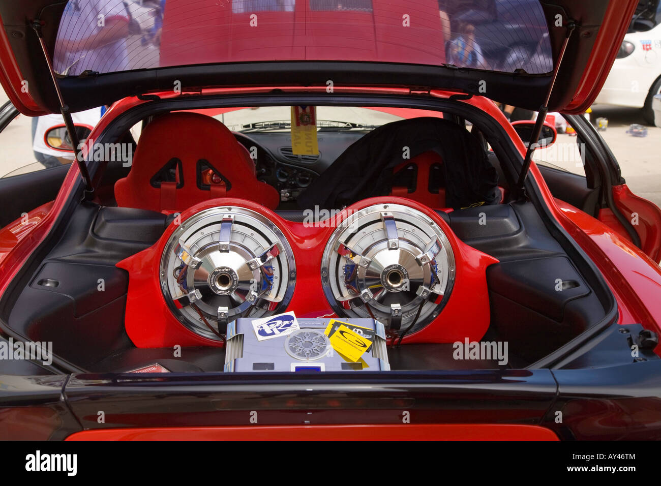Personalizzate gli altoparlanti per auto vetture modificate con grandi