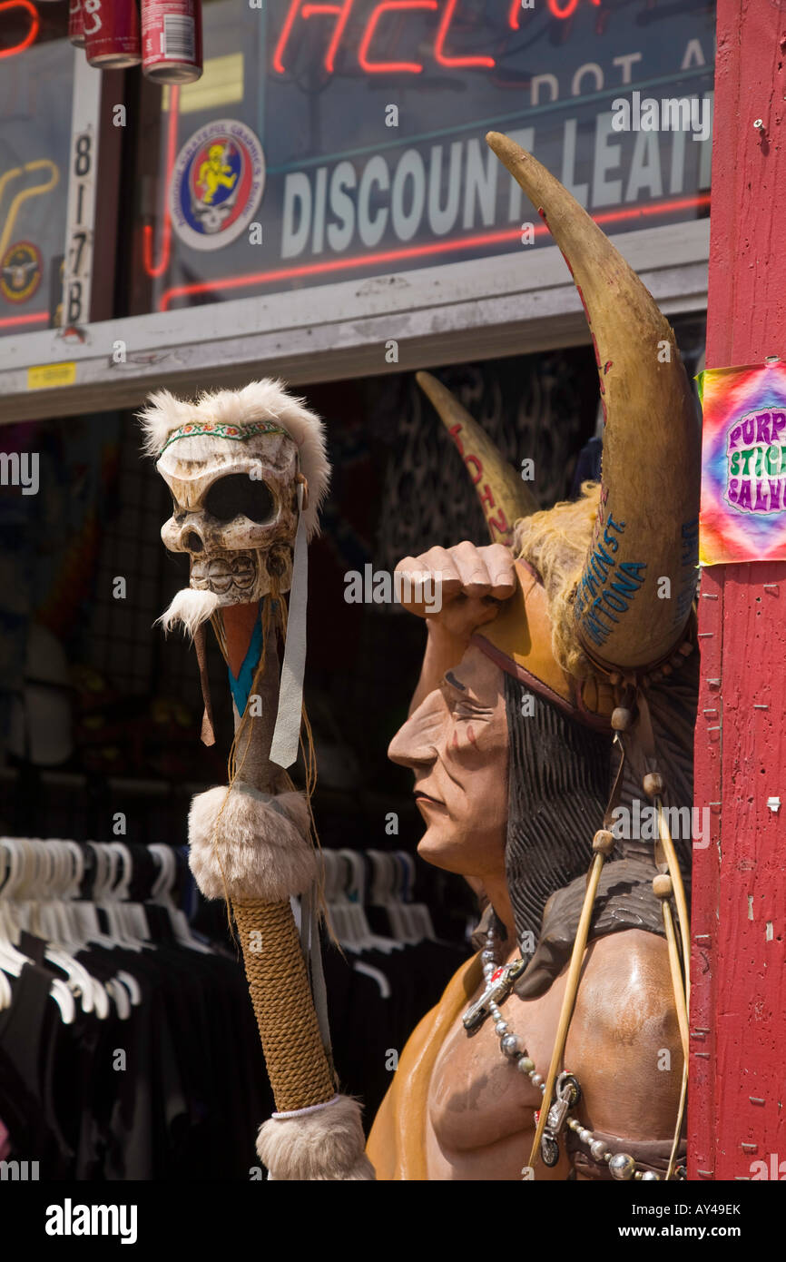 Icona negozio decorazione anteriore American Indian sul look out presso un negozio di fronte Foto Stock