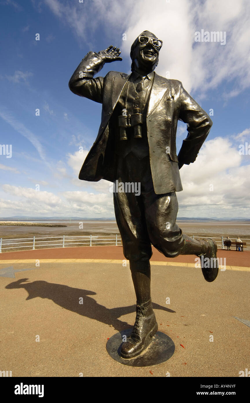Statua di Eric Morecambe sulla Promenade di Blackpool Lancashire Foto Stock