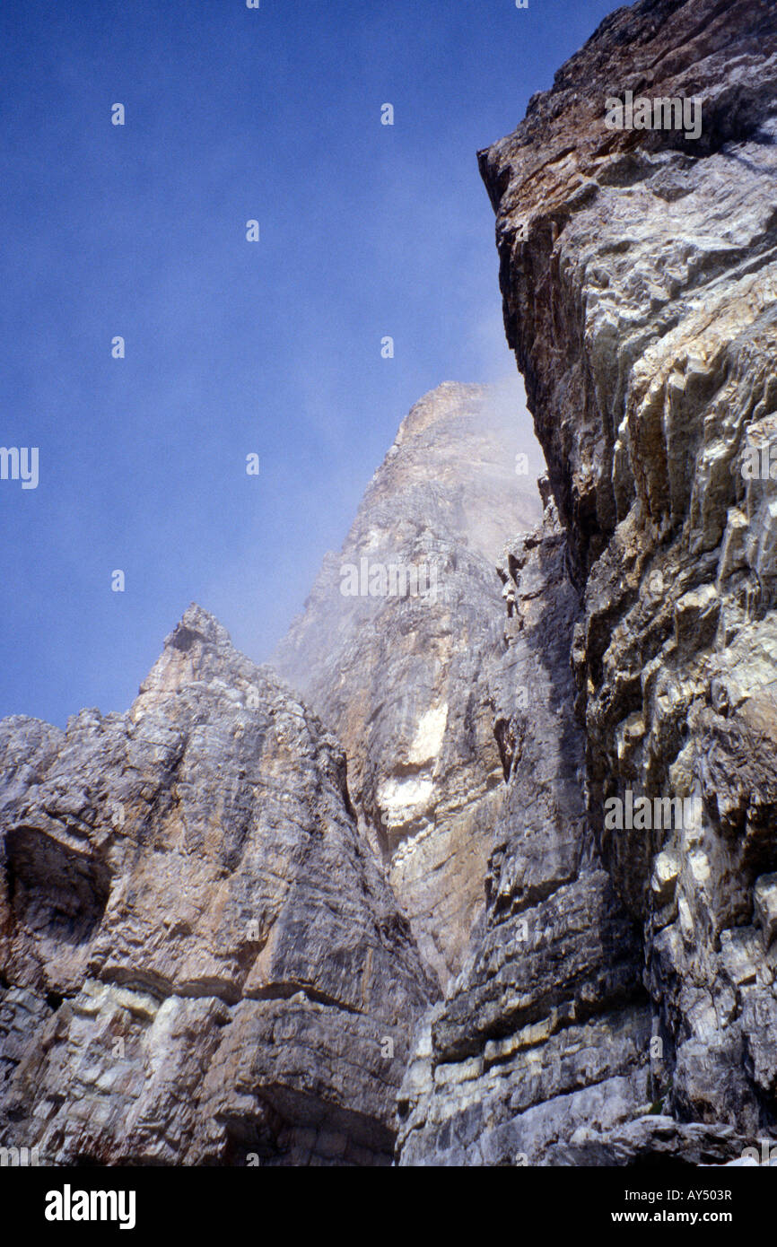 Avvicinando le ferrate arrampicata in montagna dolomitica gamma, Italia Foto Stock