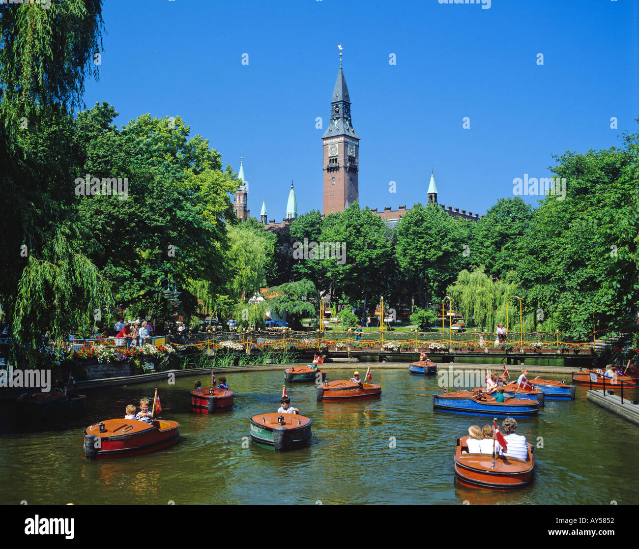 I Giardini di Tivoli e dal Municipio Copenhagen DANIMARCA Foto Stock