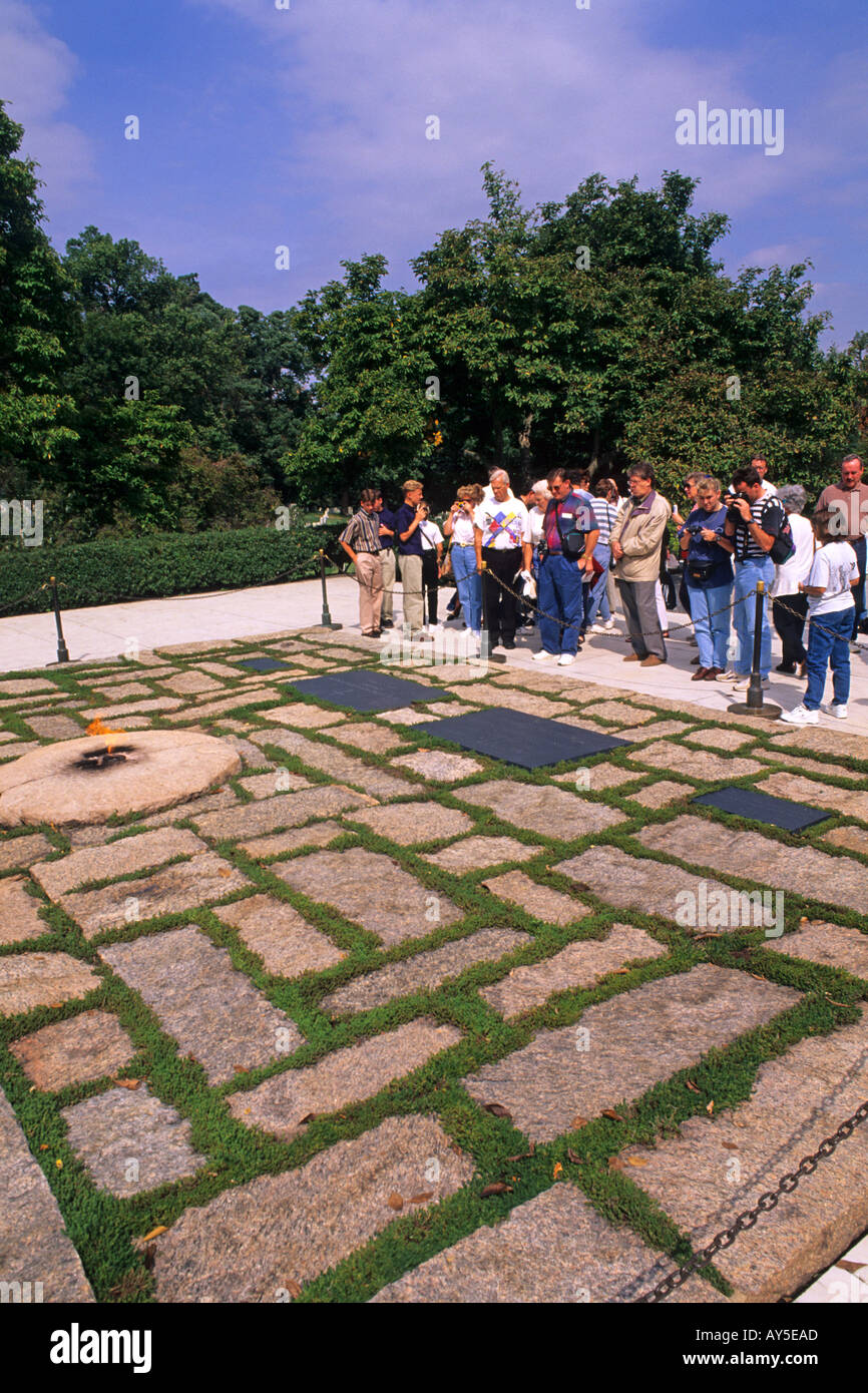 John F Kennedy e Jackie Kennedy s tomba presso il Cimitero di Arlington Washington DC Foto Stock