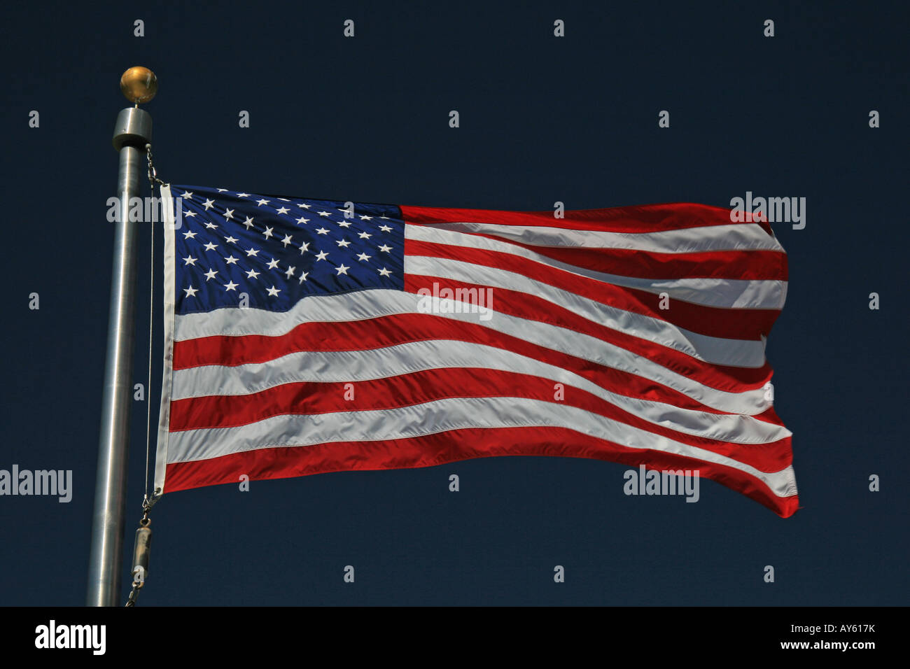 La stella Lamas Banner battenti accanto al Monumento di Washington a Washington DC. Foto Stock