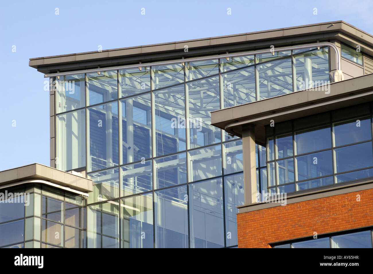 Architettura di Bristol. 1 St Georges come visto dal fiume Avon, occupato da *Clarke willmott Foto Stock