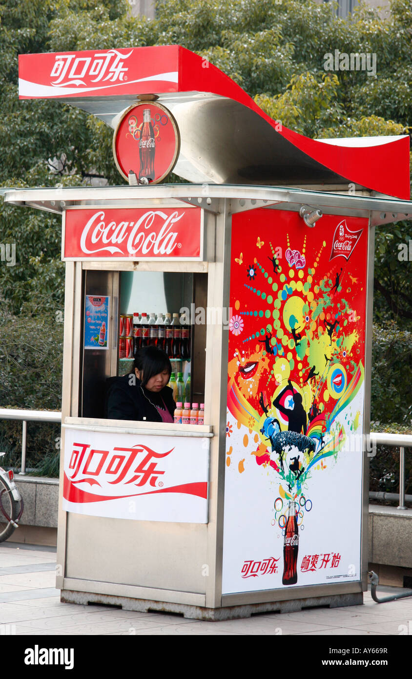 Coca Cola chiosco sul Bund a Shanghai, Cina Foto Stock