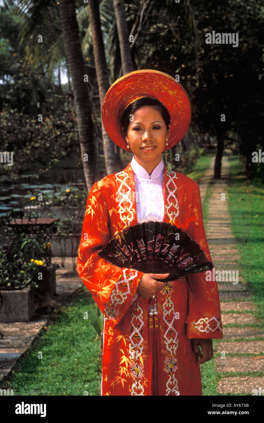 Sposa colorati abito tradizionale Vietnam Delta del Mekong Foto Stock