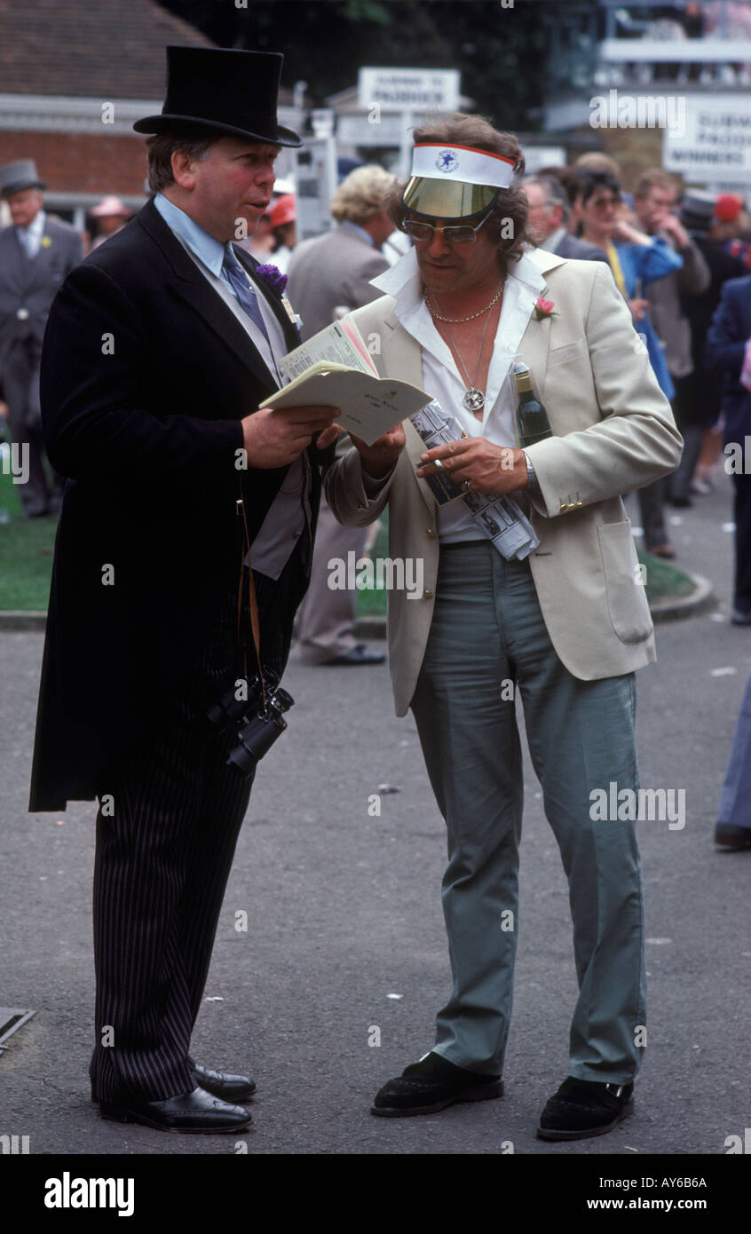 Rich Poor 1980s UK Social Contrast, Chav e British toff corse di cavalli Royal Ascot Berkshire 1985 England HOMER SYKES Foto Stock