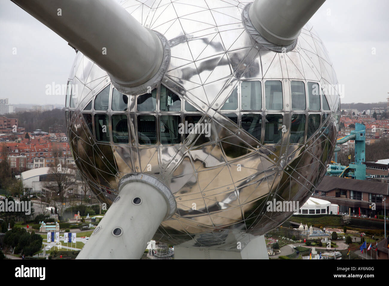 Close up della capsula del Atomium di Bruxelles Foto Stock