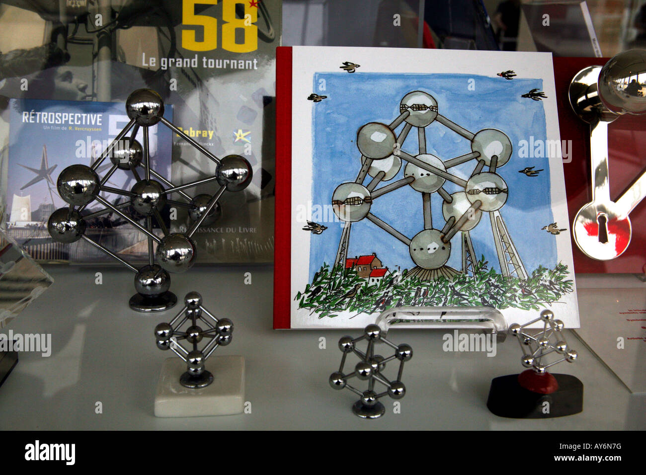 Negozio di souvenir sulla vendita di Atomium di Bruxelles Foto Stock