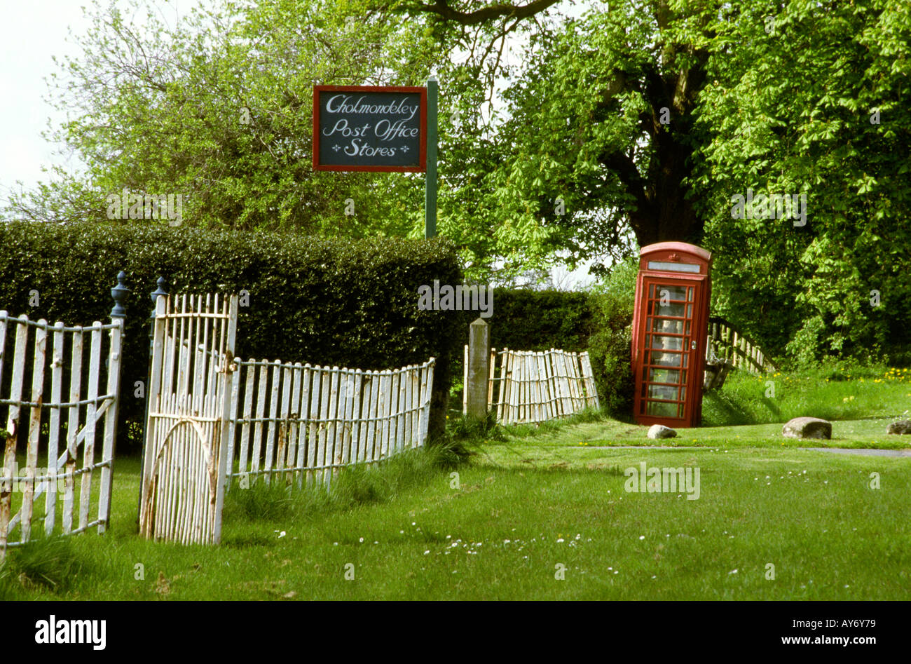 Cheshire Cholmondeley Post Office Phone Box Foto Stock