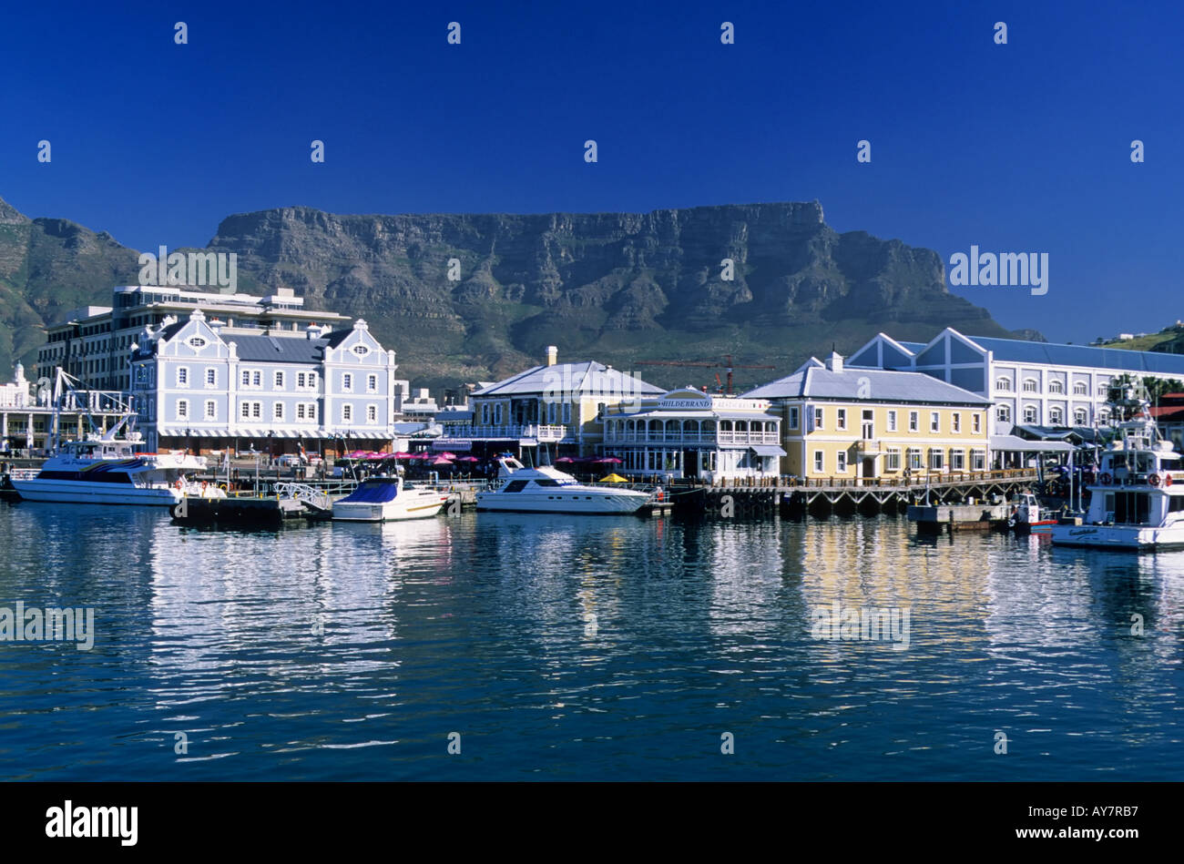 V & A Waterfront e Table Mountain e Cape Town, Sud Africa Foto Stock