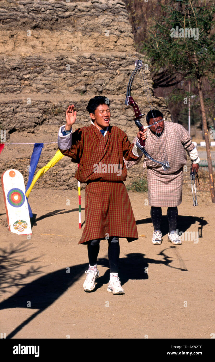 Il Bhutan Thimpu sport arcieri festa dopo il successo shot Foto Stock