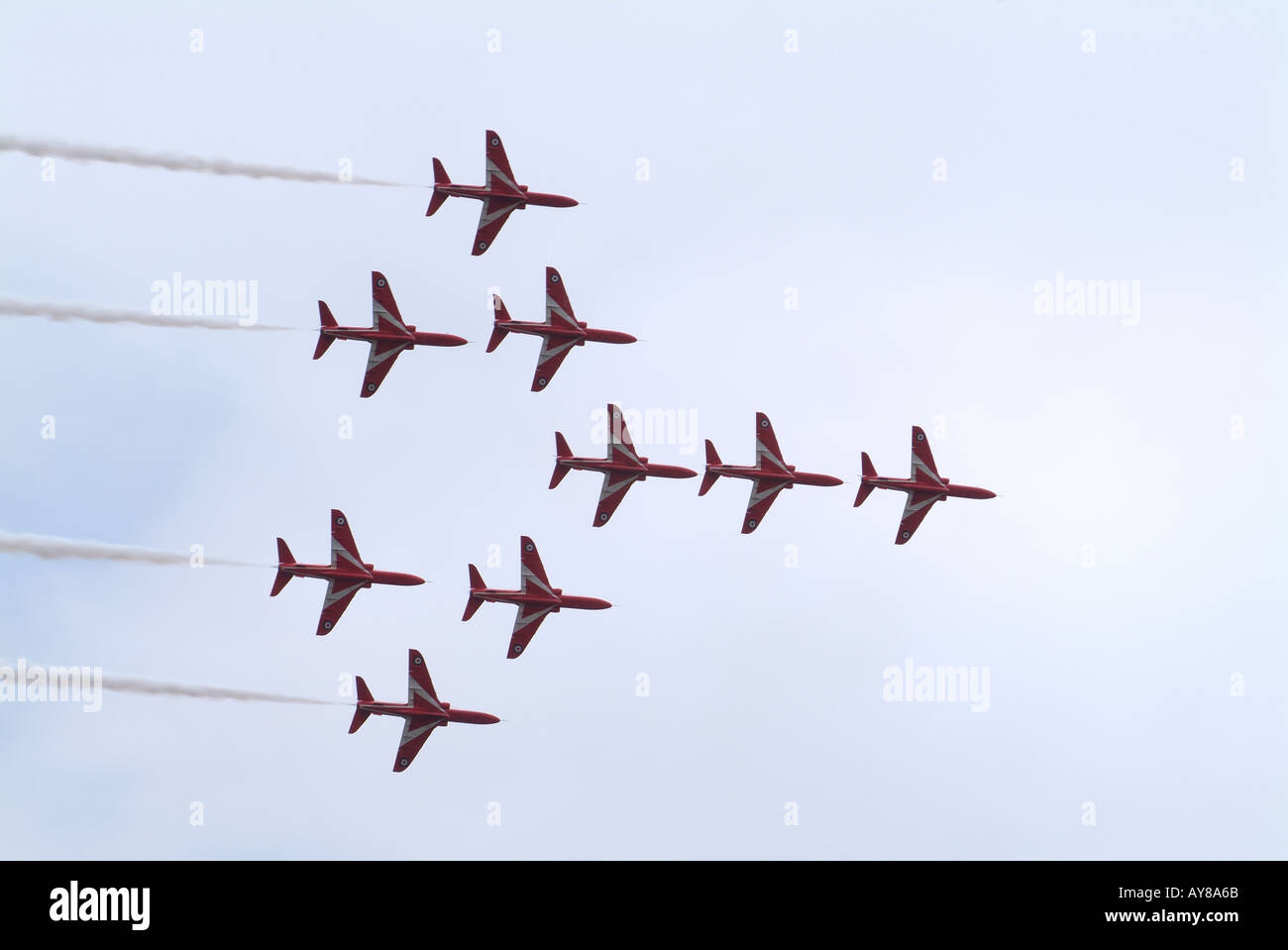 La RAF frecce rosse nella loro omaggio a Concorde su aerodromo Kemble nel Gloucestershire in Inghilterra Foto Stock