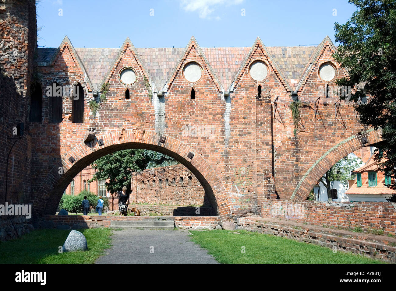 Resti di fortificazioni medievali dell' Ordine Teutonico Castello, Torun, Polonia Foto Stock