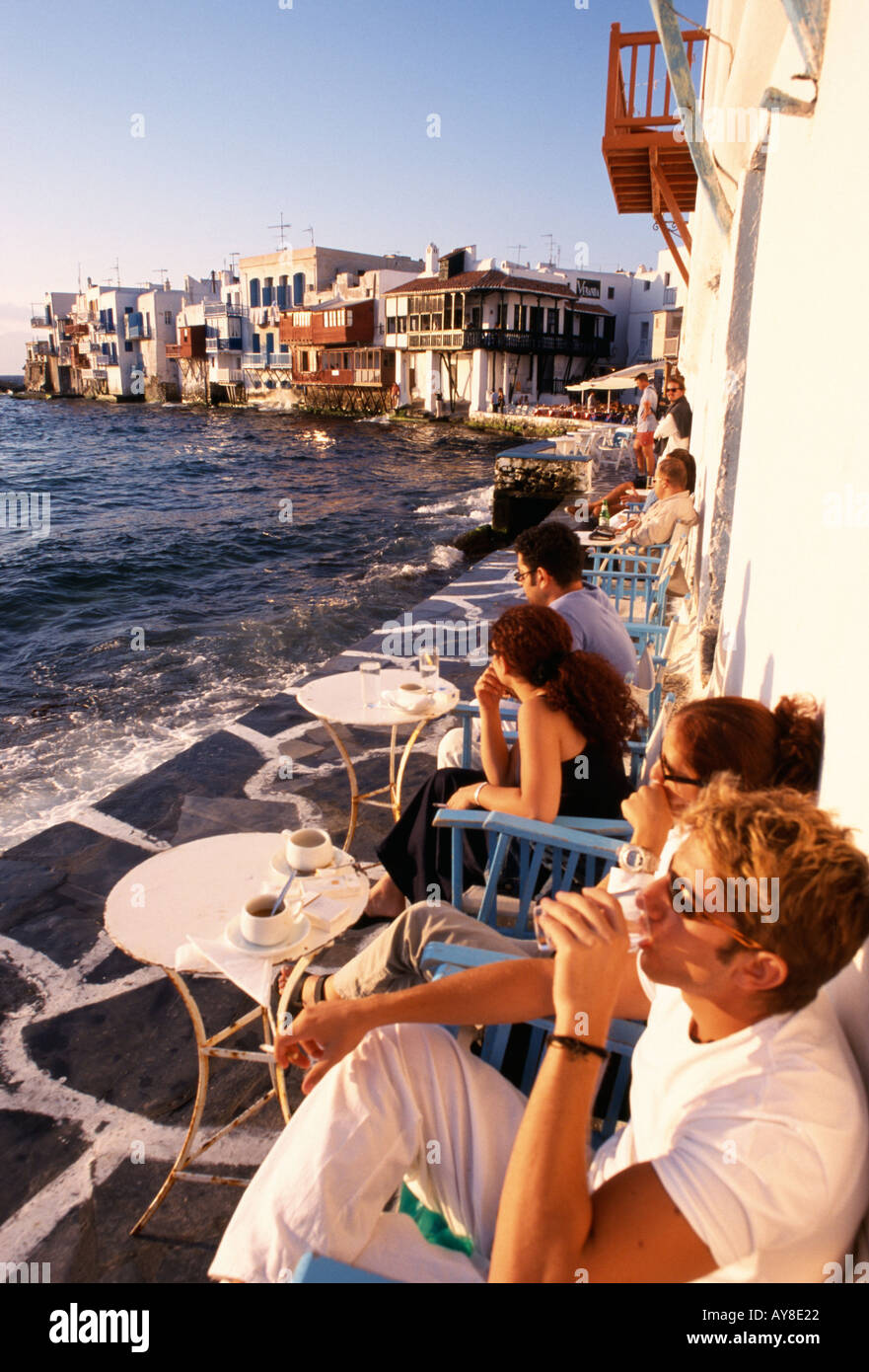 Bar di scena sul lungomare Alefkandhra trimestre Mykonos Mykonos Cicladi Grecia Foto Stock