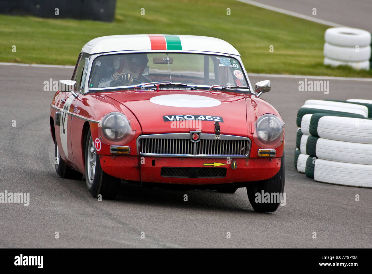 1962 MGB Roadster durante la molla GRRC Sprint a Goodwood, Sussex, Regno Unito. Foto Stock
