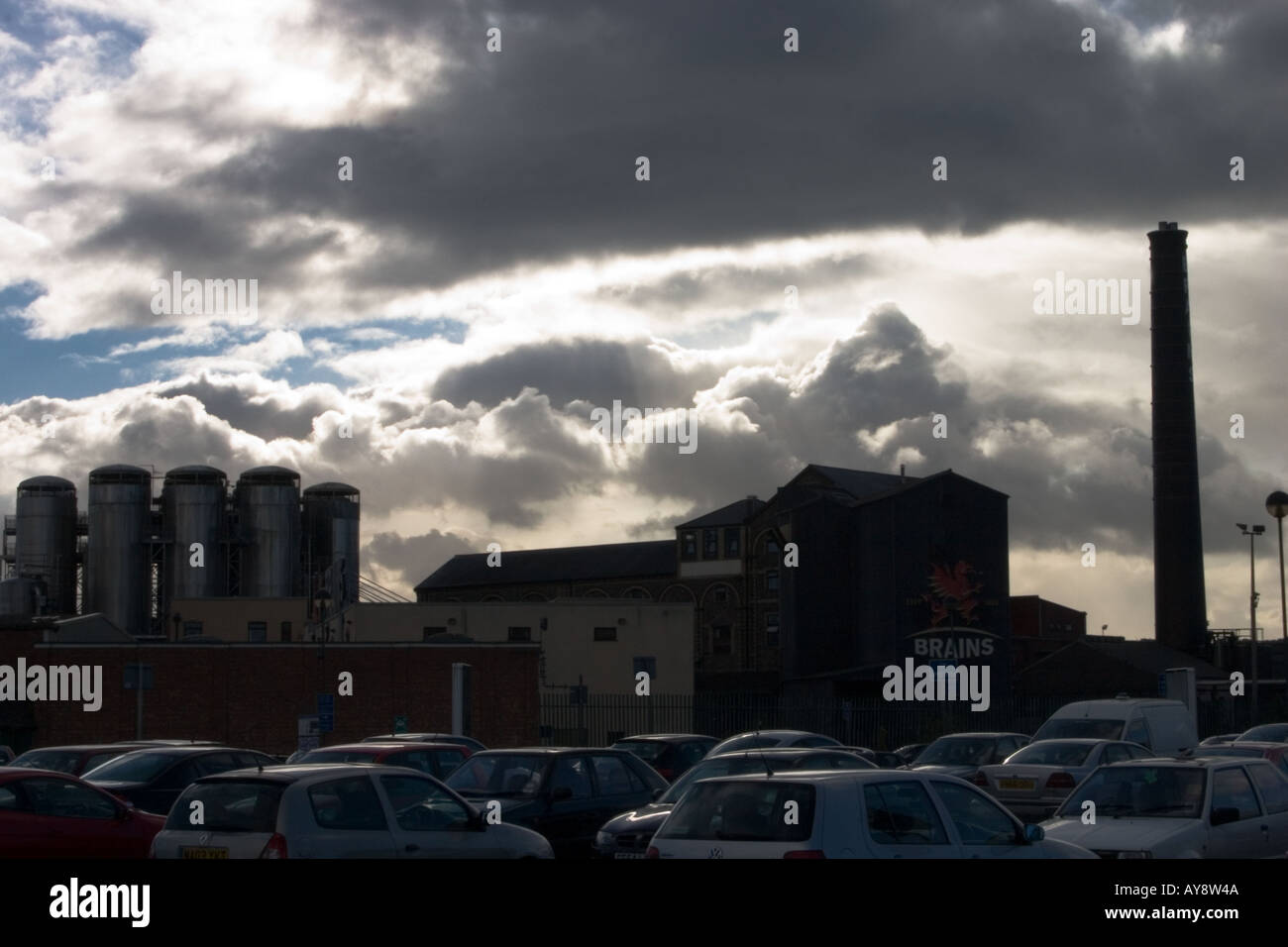 Famiglia locale birreria skyline SE Cardiff Wales UK Foto Stock