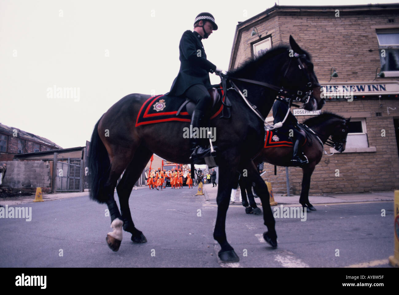 Il festival sikh di vaisakhi, svoltasi a Bradford, West Yorkshire, Regno Unito - Polizia a Cavallo e officer Foto Stock